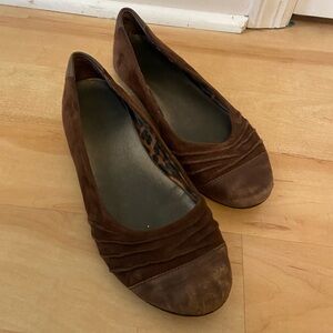 Brown Clark’s flats